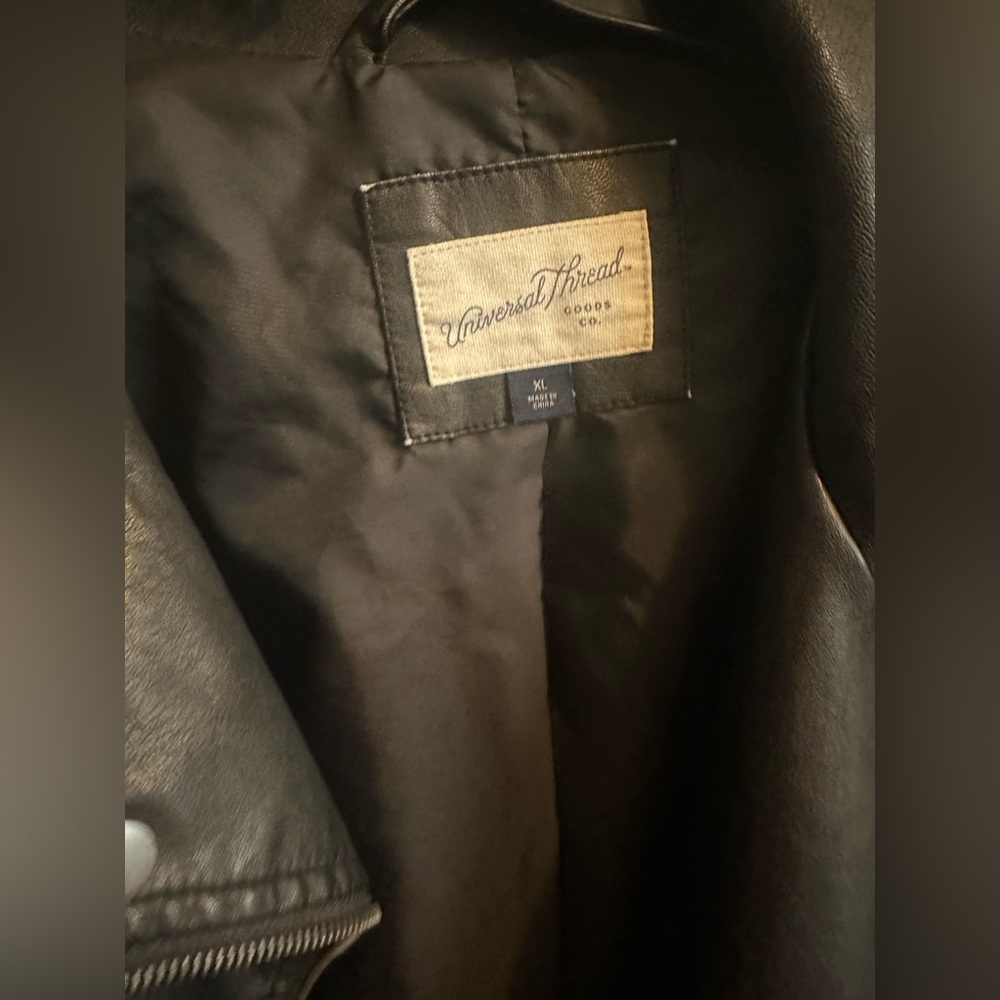 Leather jacket - Picture 2 of 4